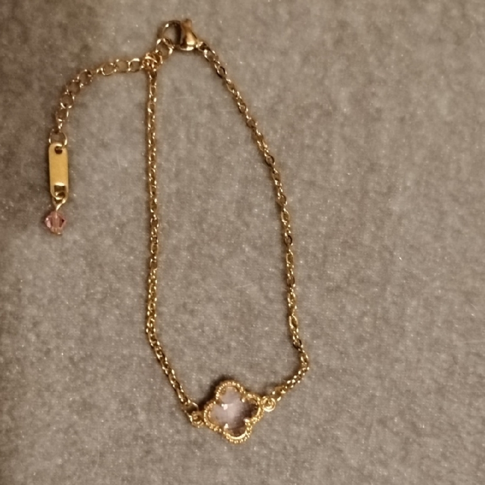 Hand Crafted Elegant Gold and Pink Clover Bracelet